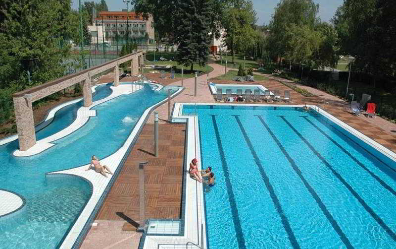 Pool
 di Holiday Beach Budapest Wellness