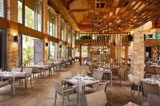 Restaurant
 di Le Meridien Khao Lak Beach and Spa Resort