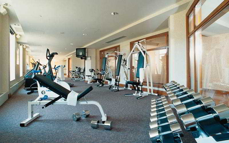 Sports and Entertainment
Sports and Entertainment
di Fairmont Le Manoir Richelieu