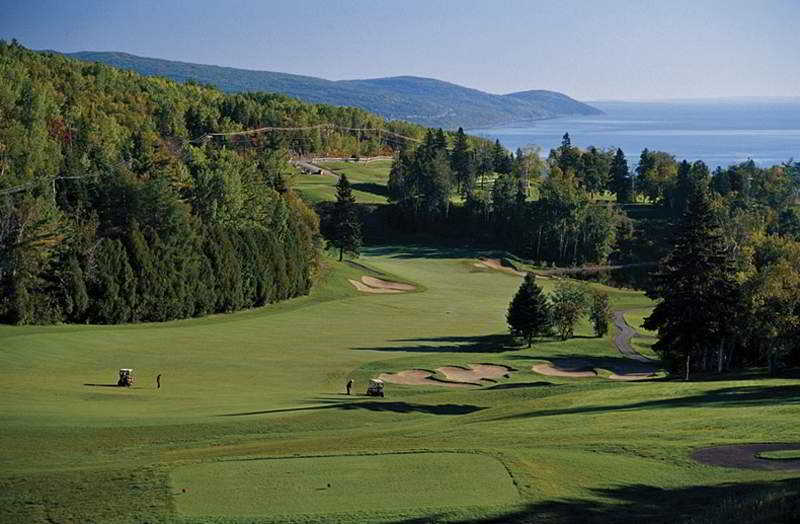 Sports and Entertainment
Sports and Entertainment
di Fairmont Le Manoir Richelieu