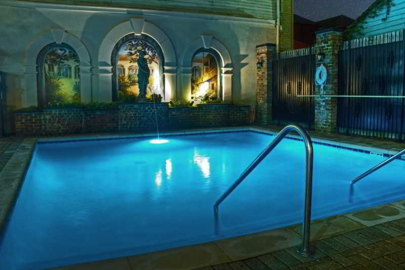 Pool
 di Avenue Plaza Hotel