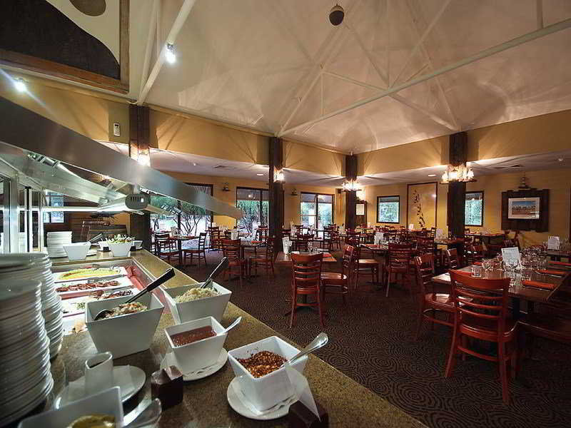 Restaurant
 di Outback Pioneer Hotel by Voyages