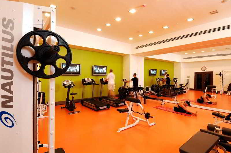 Sports and Entertainment
Sports and Entertainment
di Malpas