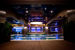 Pool
Pool
di Rin Grand