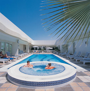 Pool
 di Al Maha Rotana Suites