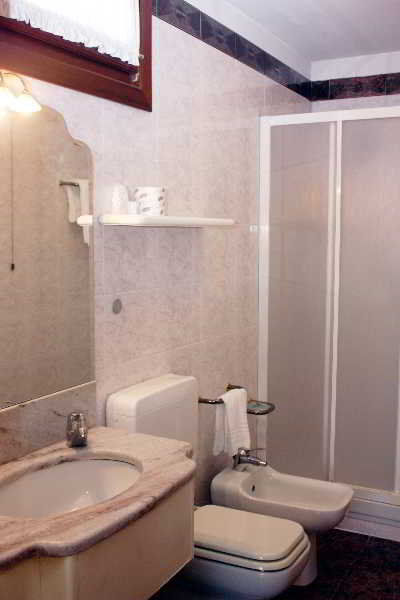 Room
Room
di Duca d 'Aosta