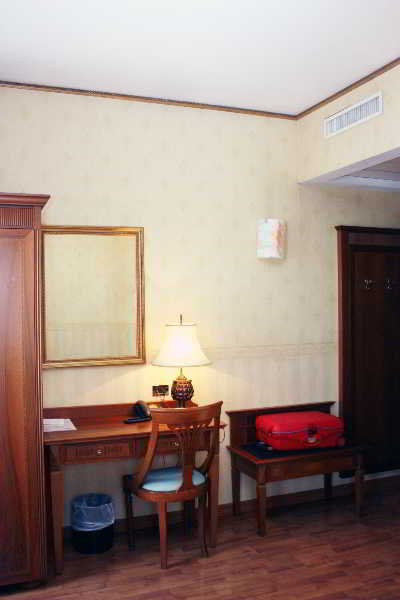 Room
Room
di Duca d 'Aosta