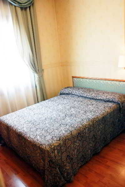 Room
Room
di Duca d 'Aosta