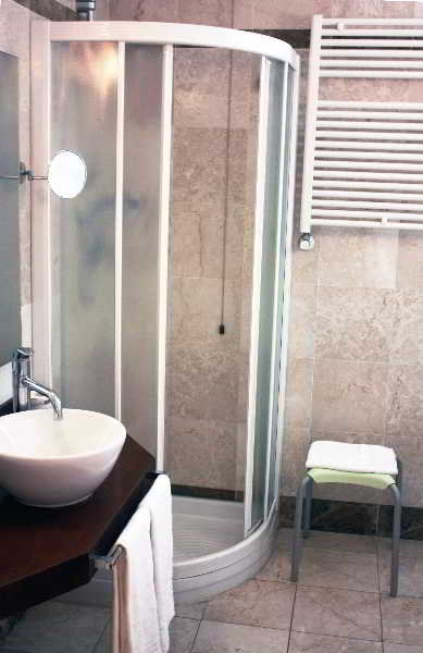 Room
Room
di Duca d 'Aosta