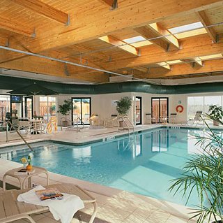 Pool
 di Courtyard by Marriott Toronto Airport