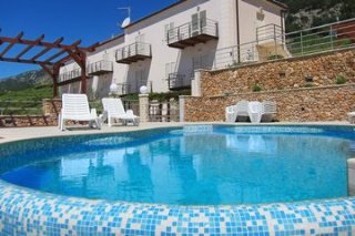 Pool
Pool
di Villa Lara