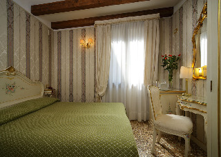 Room
Room
di Locanda Barbarigo Venezia