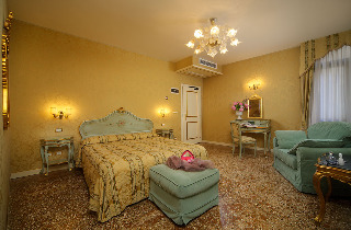 Room
Room
di Locanda Barbarigo Venezia