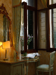 Room
Room
di Locanda Barbarigo Venezia