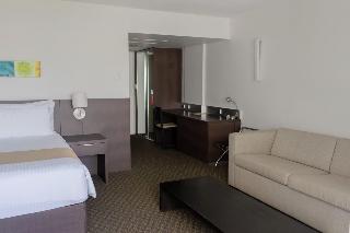 Cairns Harbourside Hotel