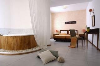 Room
Room
di Tharroe Of Mykonos