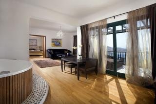 Room
Room
di Tharroe Of Mykonos