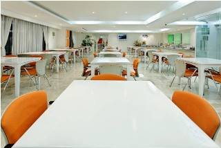 Restaurant
 di Holiday Inn Express Hotel & Suites WTC