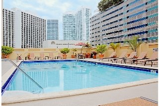 Pool
 di Courtyard Miami Downtown