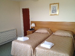 Room
Room
di The Fort D'Auvergne