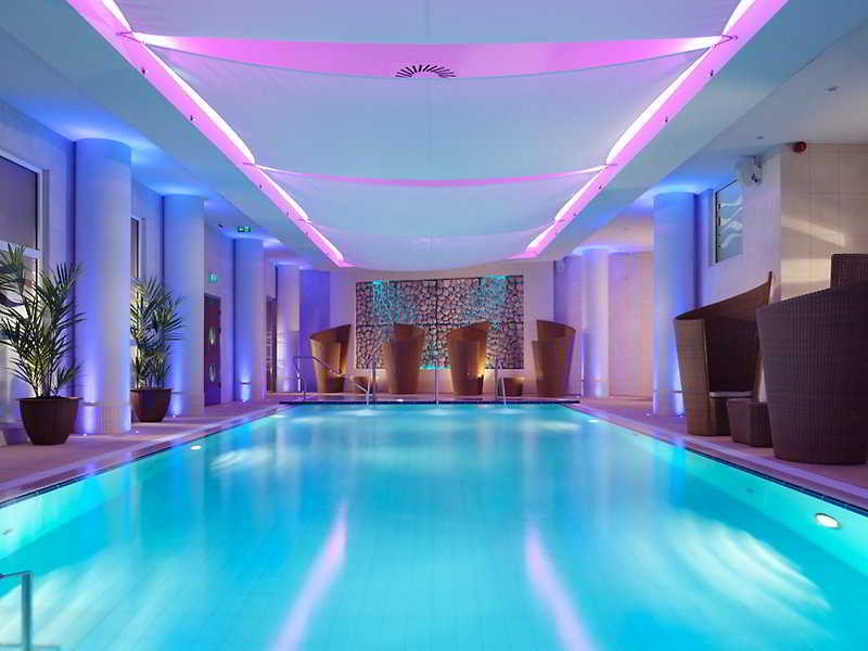 Pool
Pool
di The Royal Yacht