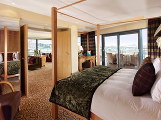 Room
Room
di The Royal Yacht