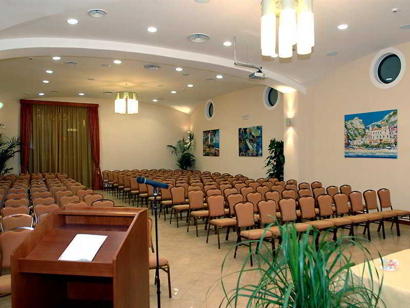 Conferences
Conferences
di Le Cheminee Business Hotel