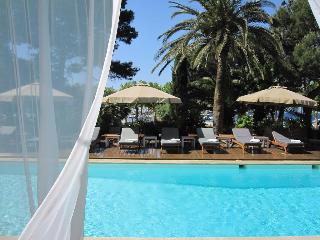 Hotel Trias