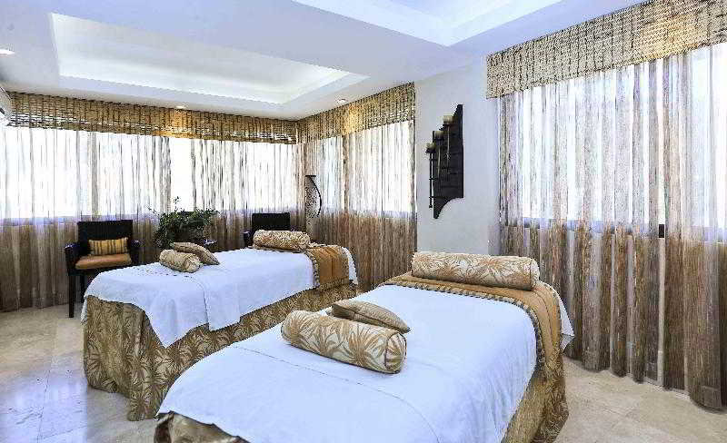 Sports and Entertainment
Sports and Entertainment
di Flamingo Beach Resort