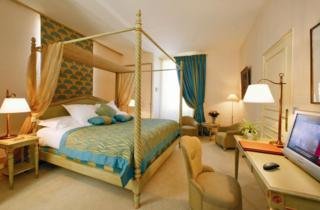 Room
Room
di Clos de la Boetie