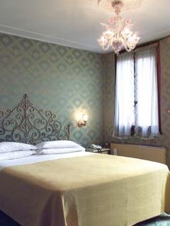 Room
Room
di La Fenice et des Artistes