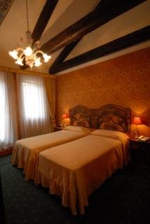 Room
Room
di La Fenice et des Artistes