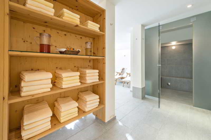 Sports and Entertainment
Sports and Entertainment
di Quadratscha Swiss Quality Hotel