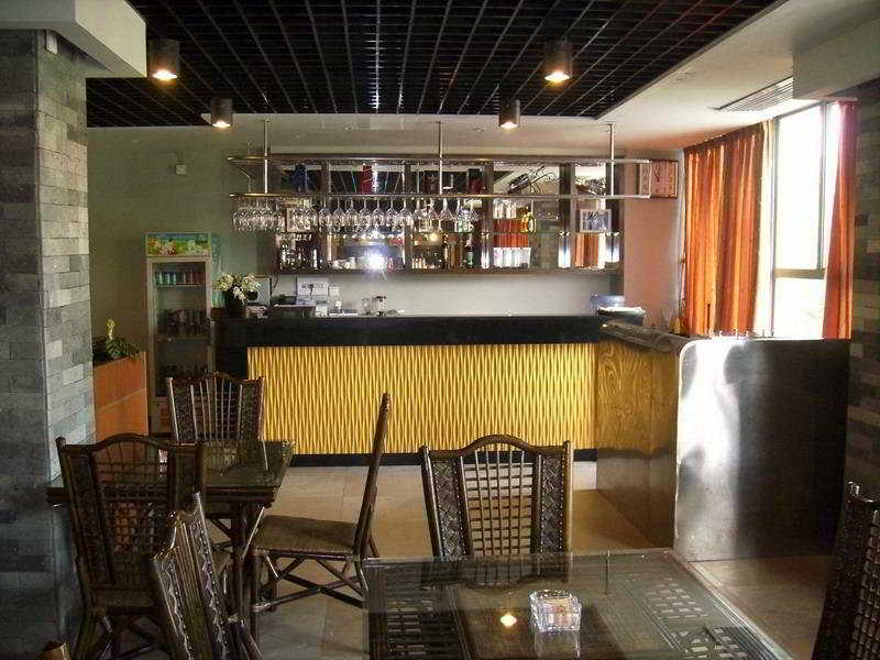 Bar
 di Pa Zhou