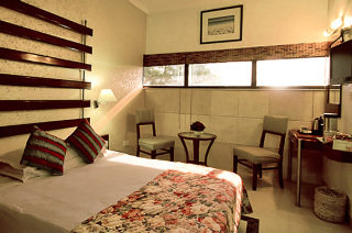 Room
Room
di The Connaught