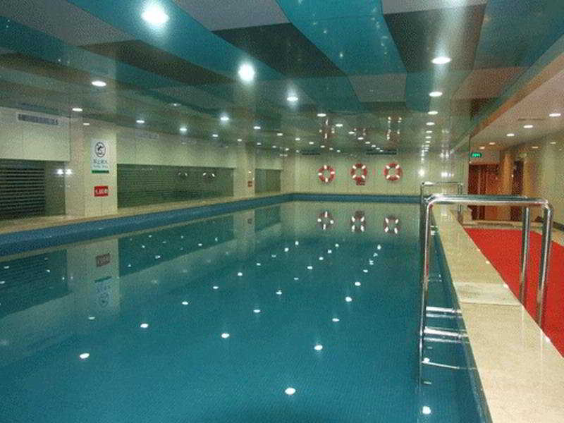 Pool
 di Ramada Plaza Yantai