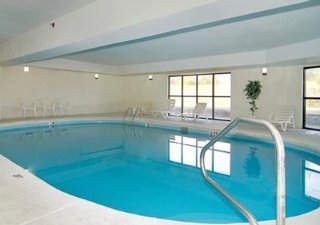 Pool
 di Rodeway Inn & Suites