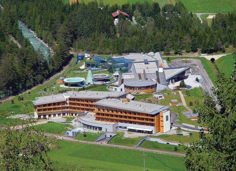Aqua Dome 4 Sterne Superior Hotel & Tirol Therme Langenfeld ランゲンフェルト Austria thumbnail