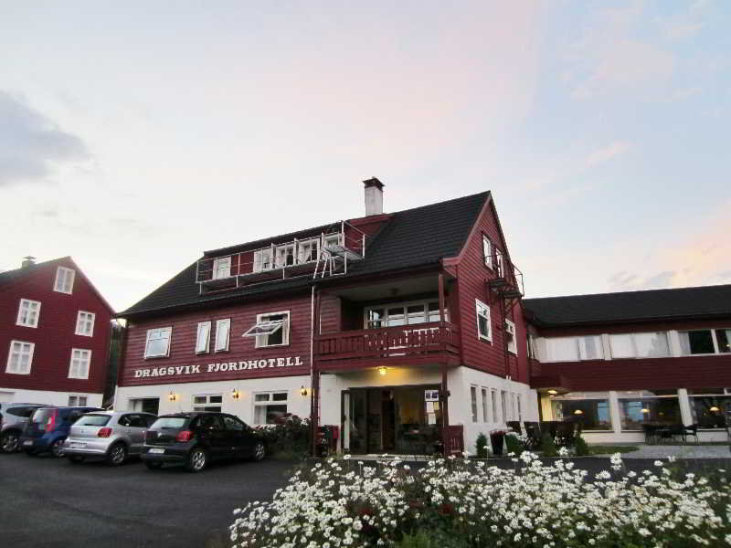 Dragsvik Fjordhotel image 1
