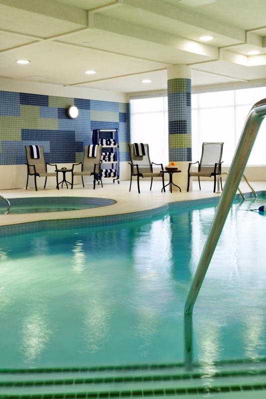 Pool
 di Holiday Inn Express & Suites Vaughan