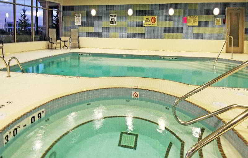 Pool
 di Holiday Inn Express & Suites Vaughan