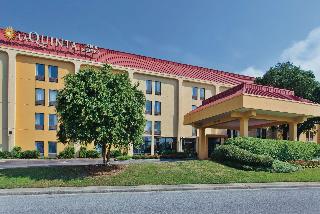 La Quinta by Wyndham Charleston Riverview Hotel