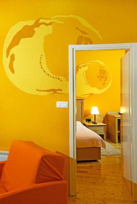 Room
Room
di Bracka Perla