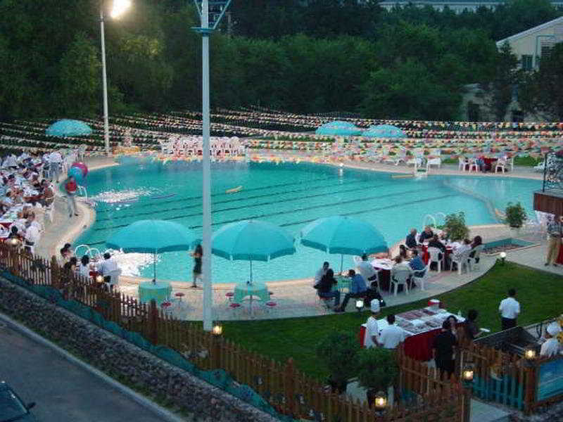 Pool
 di South Lake