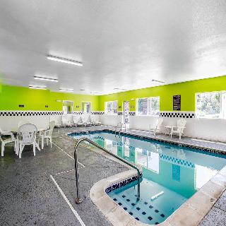 Pool
 di Crystal Inn Hotel & Suites