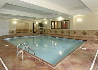 Pool
 di Comfort Suites Four Seasons