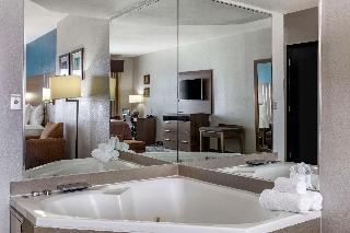 Quality Inn & Suites I-35 E/Walnut Hill