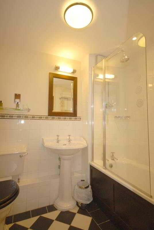 Room
Room
di Etrop Grange Hotel