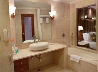 Room
Room
di The Acura BMK