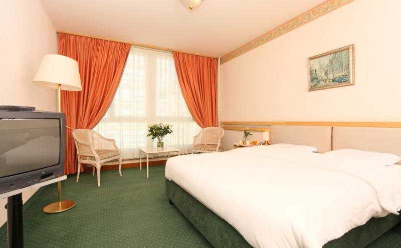 Room
Room
di Drake Longchamp Swiss Quality Hotel